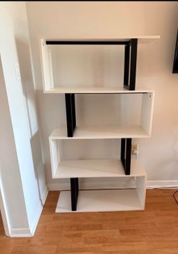5-Tier S-Shaped Bookshelf – Cream White – Great Condition