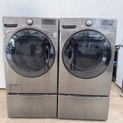 LG Washer And Gas Dryer Laundry Set