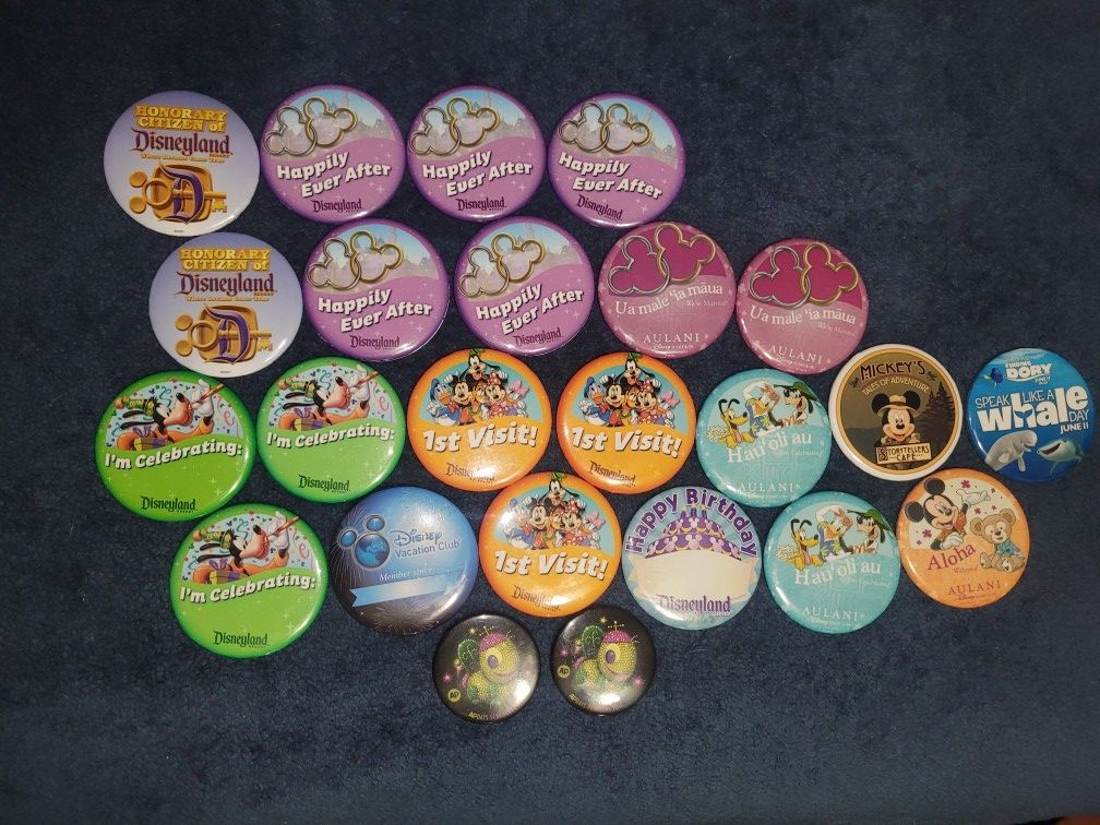 Disney buttons Lot 