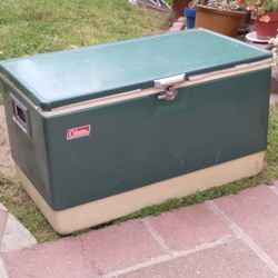 Vintage Coleman ice cooler in nice condition light green color