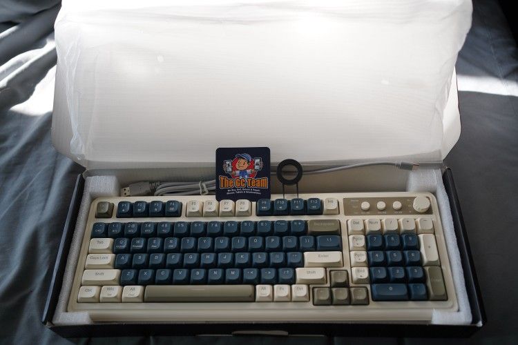 AULA 99 Keys Gaming Keyboard, Tri-Mode Bluetooth/2.4GHz/USB-C Retro Creamy Color Keyboard with Number Pad RGB