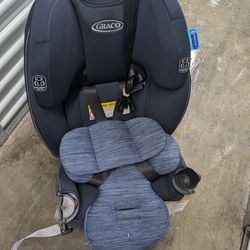 Like new Graco SlimFit 3-in-1 Carseat