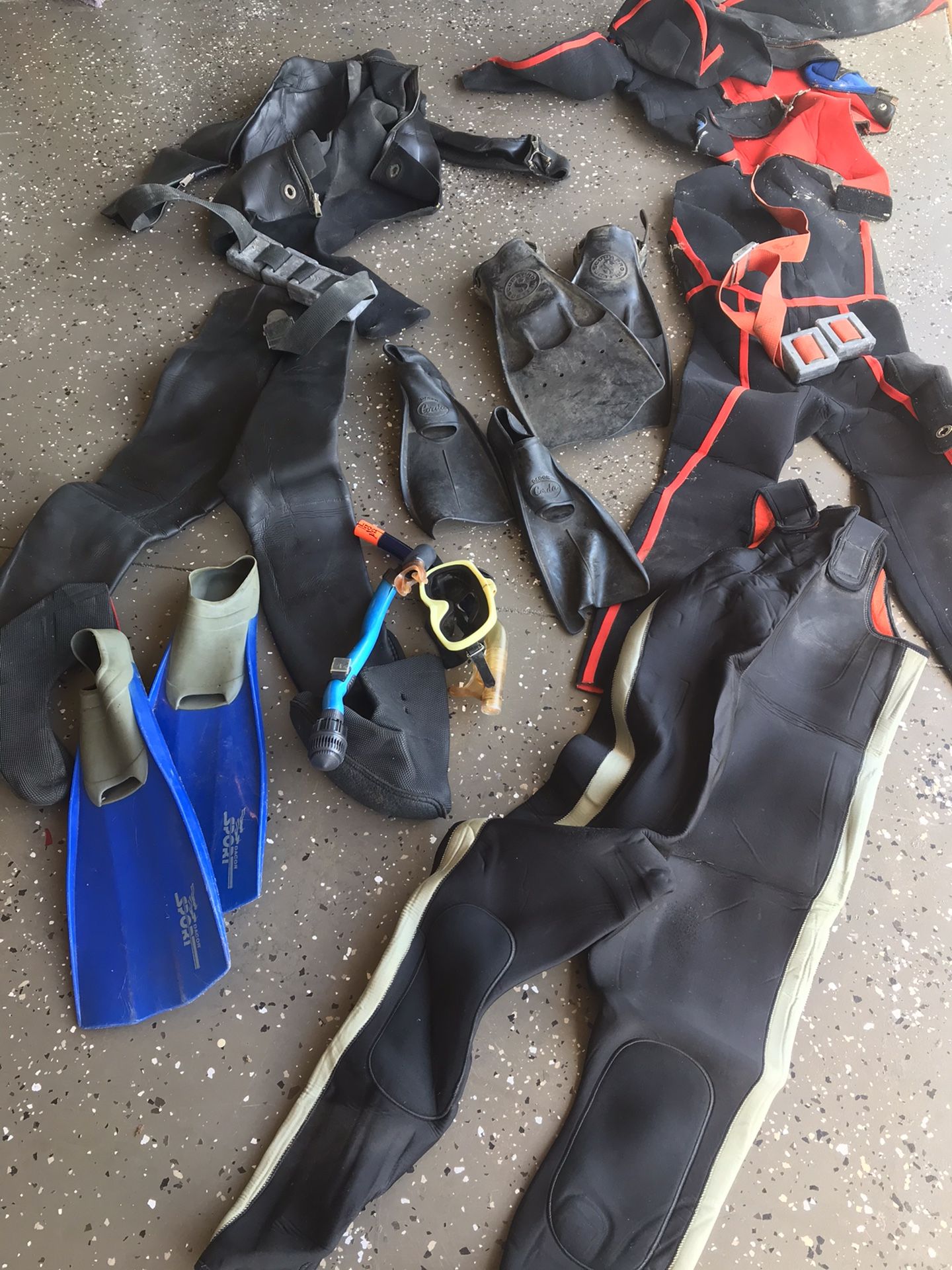 SCUBA EQUIPMENT FOR WOMEN AND MEN ; weights; masks;snorkel