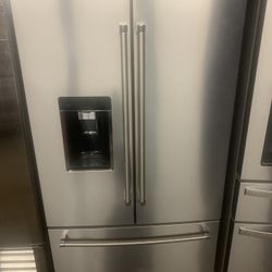 Kitchen Aid Refrigerator ( Counter Depth 
