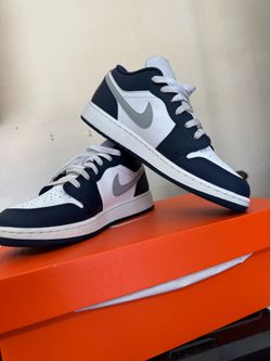 Youth 6.5 Nikes