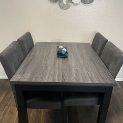 Dining room table and chairs set