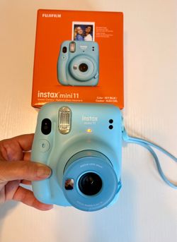 Fuji Instax Mini 11 Camera Sky Blue + Case