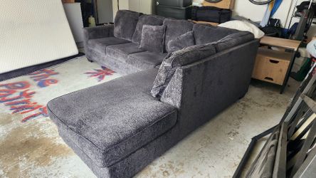 Couch 9 X 7 1/2 Ft