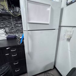 GE 15.5 Cu. Ft. Top-Freezer Refrigerator