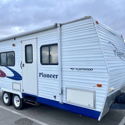 2005 Fleetwood Pioneer 190FQ