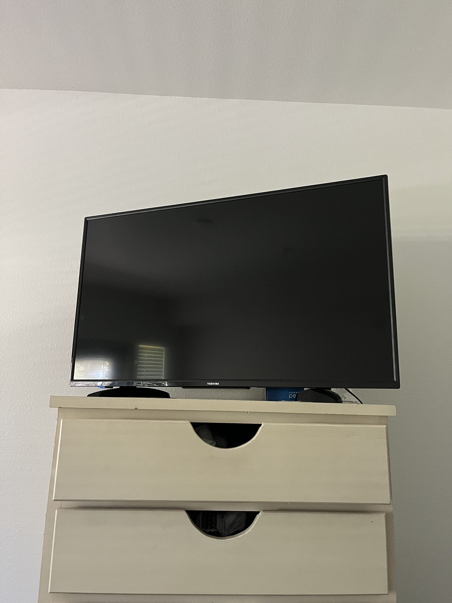 TOSHIBA 43-inch Smart 4K UHD TV - Fire TV + Remote