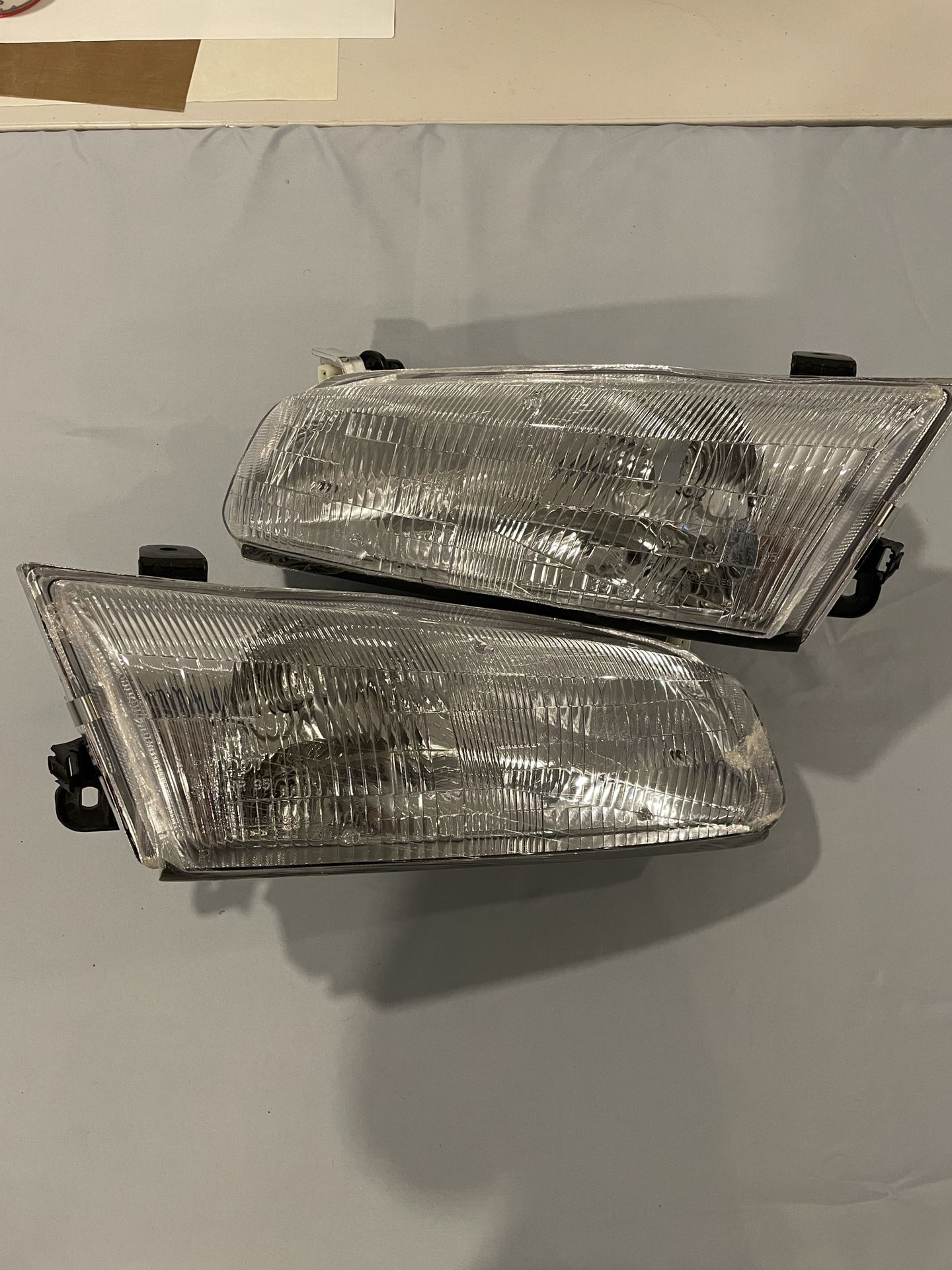 97-01 Toyota Camry Headlights + Passenger Side Turn Signal Assembly
