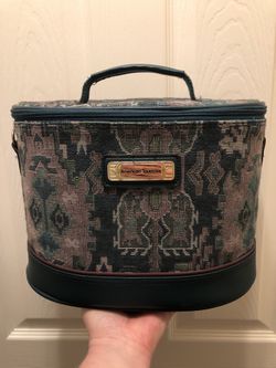 Vintage cosmetic carryon 