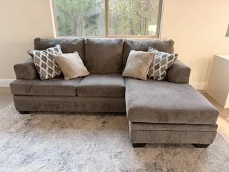 Gray Reversible Chaise Sectional Sofa – Includes Accent Pillows