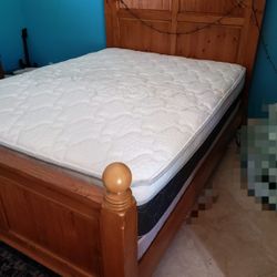 NEW Queen-Size PILLOW TOP MATTRESS and BOX SPRING. Bed frame not included 👍