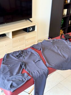 Healing Hands Scrub Set – Gray– Like New/ Uniforme Size: S