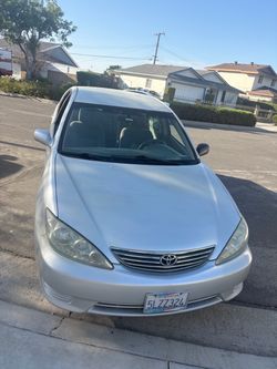 Toyota Camry LE (Runs perfect, clean title, gas saver)