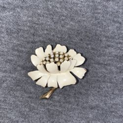 Vintage Signed HAR Hargo White Enamel and Rhinestone Floral Brooch Pin
