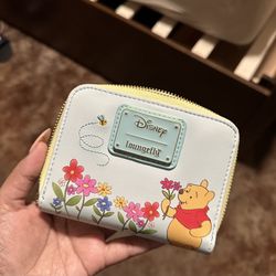 Winnie the pooh loungefly wallet