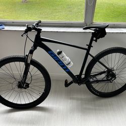 Giant Talon 1 (29er) Mountain Bike - Air Fork & Upgrades - Like New!