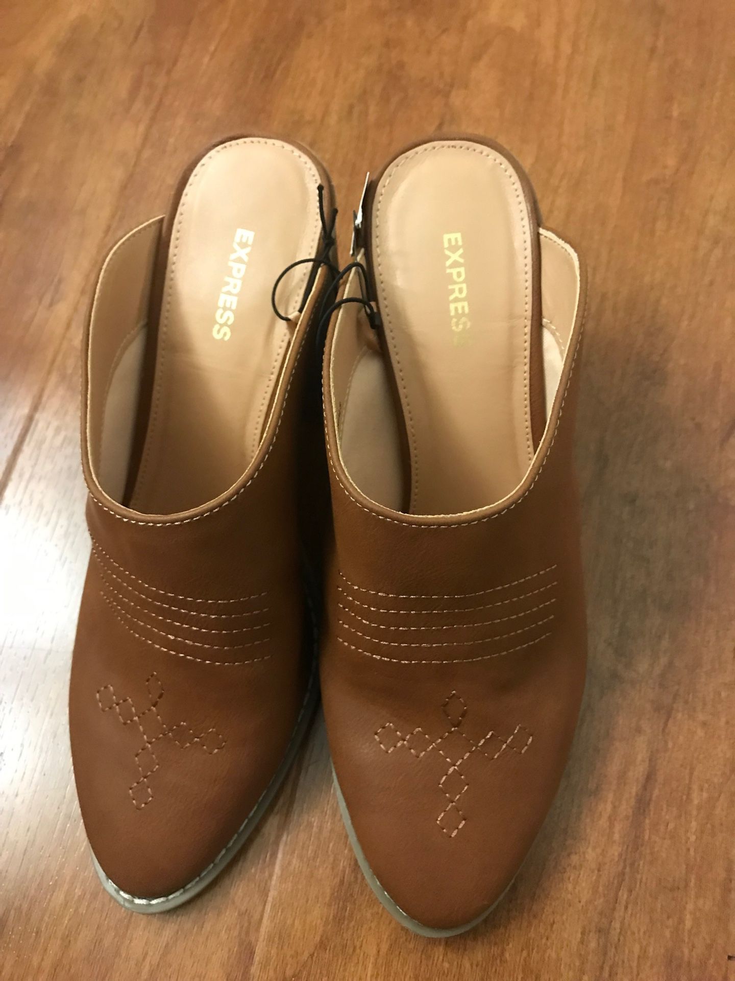 Brand new express Western Heeled Mules size 8 (cash & pick up only)