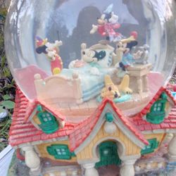 Mickey Mous Dream Snow globe 