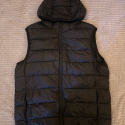 H&M BLACK PUFFER VEST