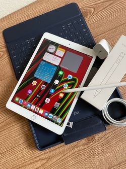iPad 7th Generation  32GB WiFi + Cellular (Unlocked) with keyboard, pen & Accessories