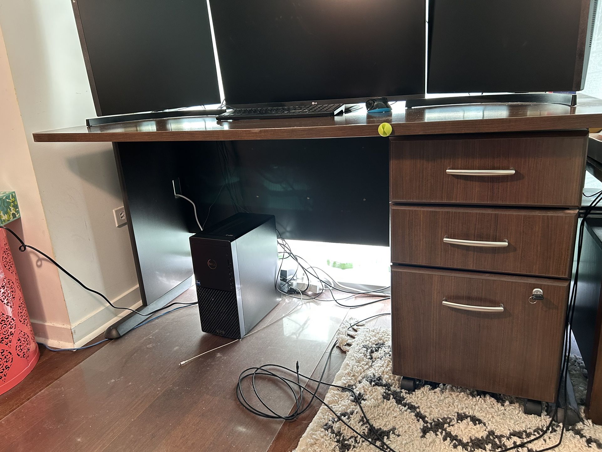Office Desk With Drawer Unit and Lock