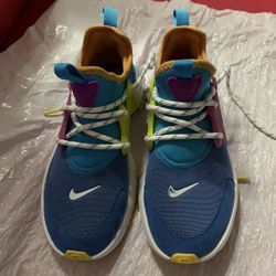 NIKE