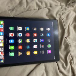 7th Gen iPad 128gb 