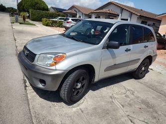 TOYOTA RAV4 4CIL CLEAN TITLE AC$3400