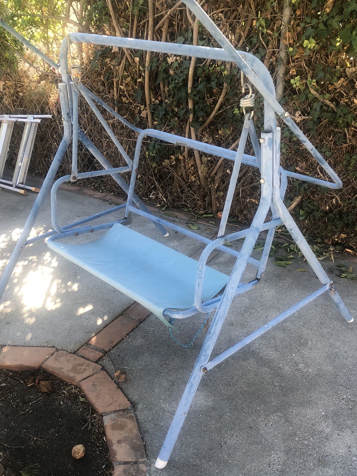 Outdoor and indoor swinging bench