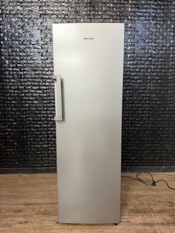 HISENSE STAND UP FREEZER/REFRIGERATOR w/WARRANTY! R3057A