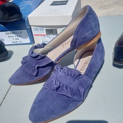 NEW WOMEN'S SIZE 7 SUEDE FLATS