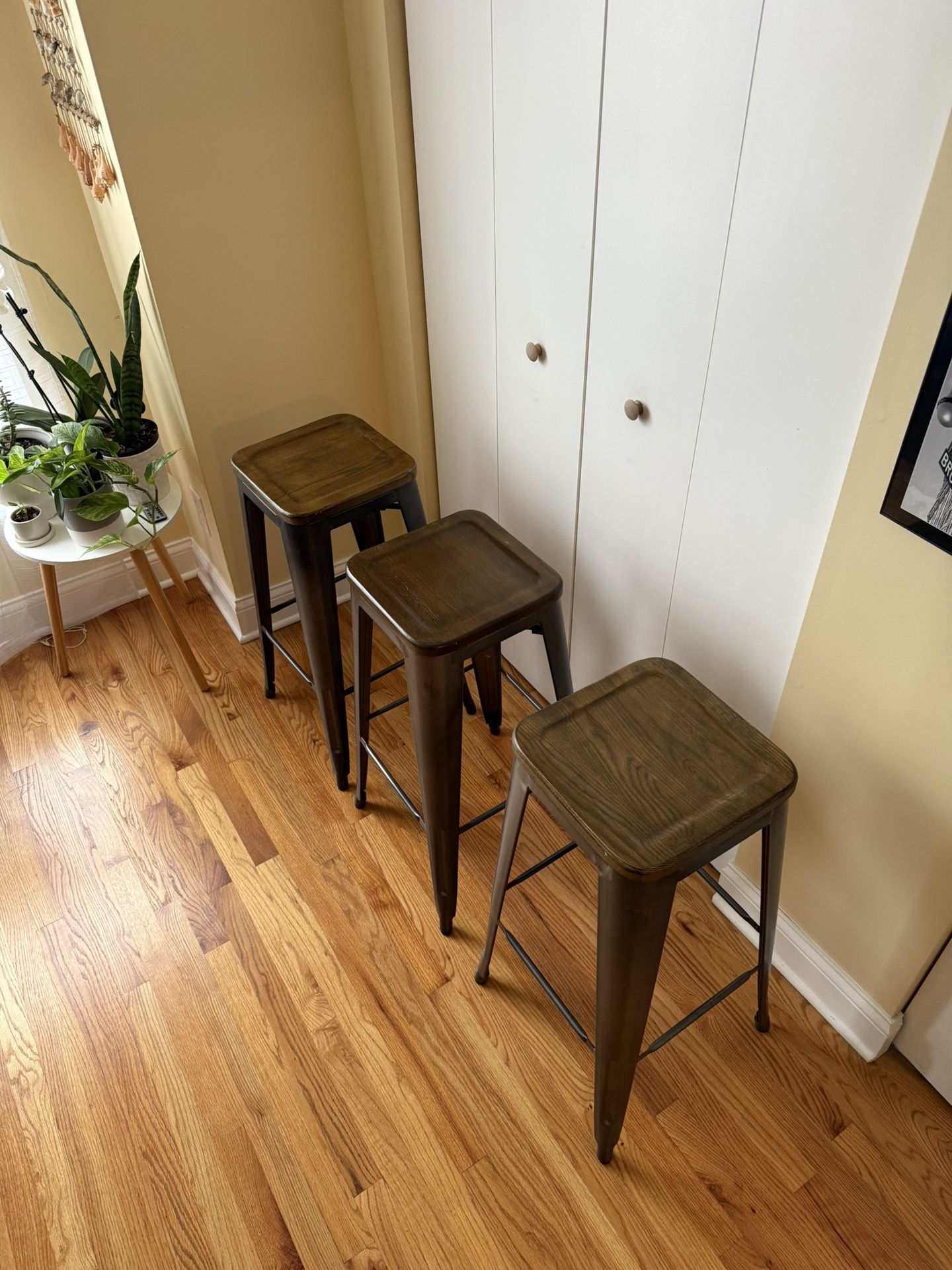 Set of 3 metal bar stools with wooden top