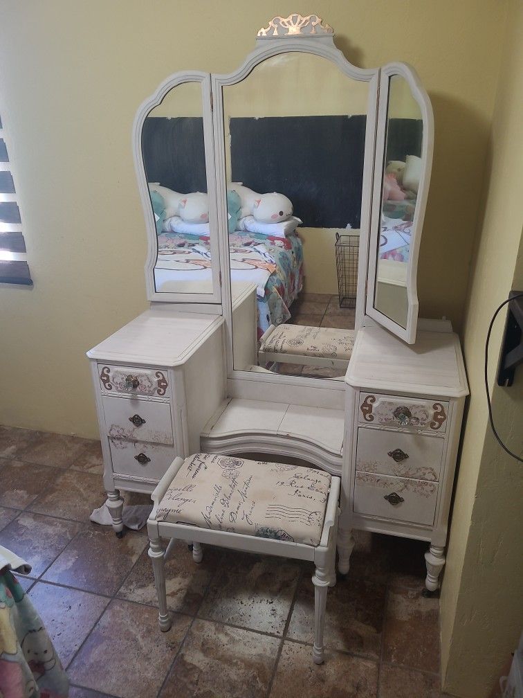 antique chic french vanity 