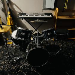 Drum Set .