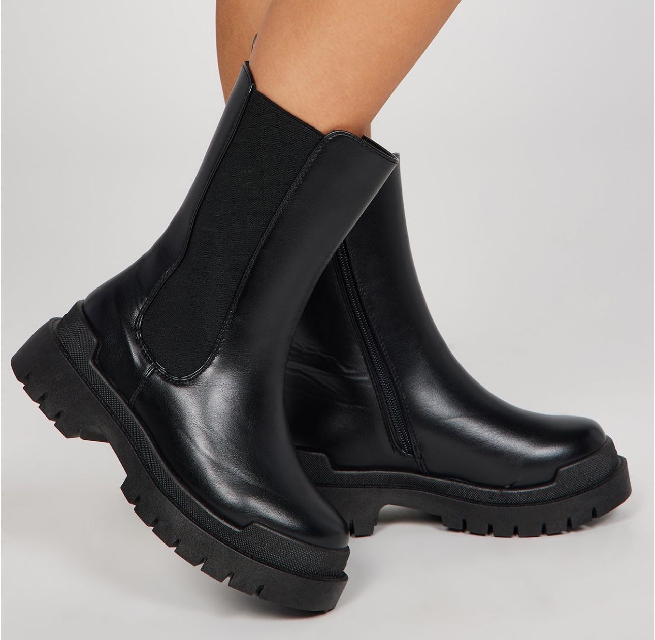 Brand New Women’s Chelsea Black Boots Size 6.5