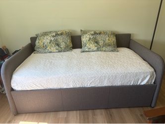 Day bed barely used