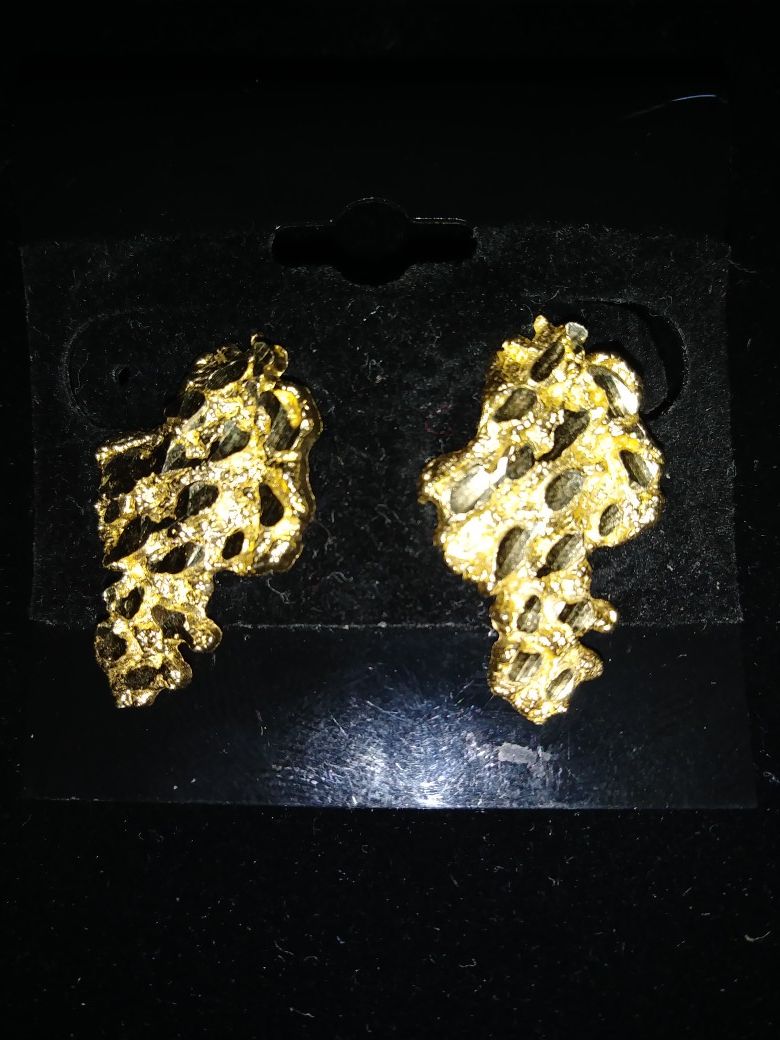 10k Nugget earings