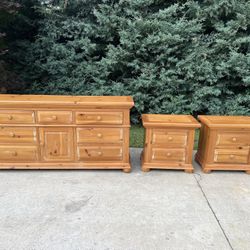 BROYHILL Pine wood-1 Large Dresser+2 Nightstands $399 CAN DELIVER!