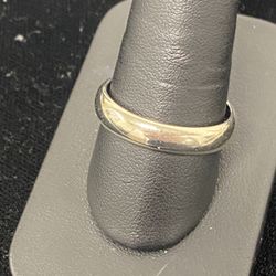 White Gold Man’s Wedding Band 