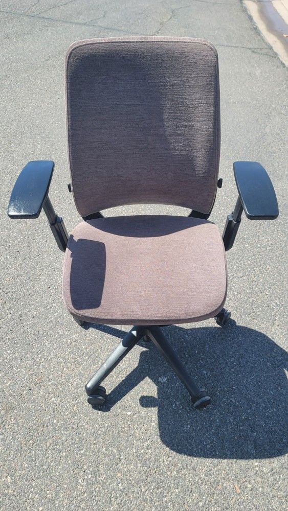 Steelcase Amia Office Desk Gaming Chair