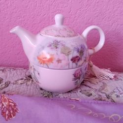 Collectable Tea Kettle With Cup