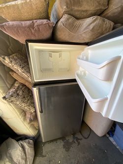 Refrigerator Frigidaire. $180
