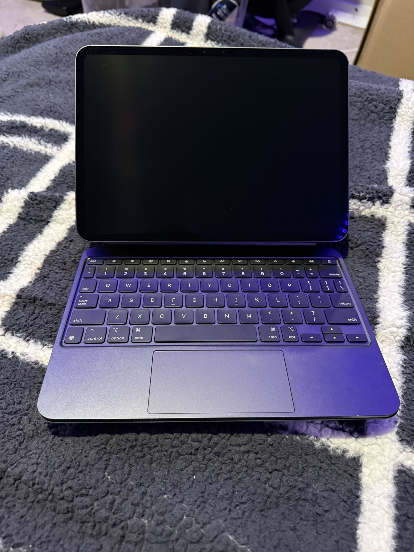 iPad Pro 11-inch (2nd Gen, 256 GB, Wi-Fi Only) + Magic Keyboard – Excellent Condition