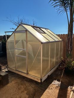 Greenhouse / Grow house