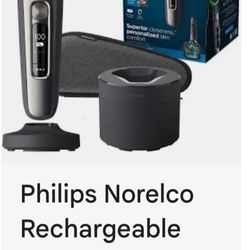 Phillips Norelco Shaver w/ Extra Clean Solution 