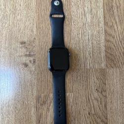 Apple  iWatch 4. 